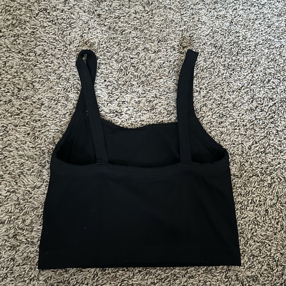 Plain Black simple tank - Picture 2 of 2
